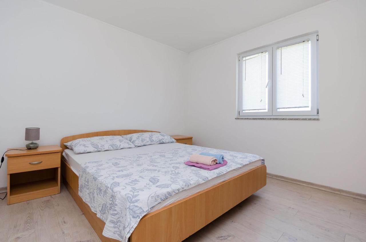 Apartments Ester ロパール エクステリア 写真