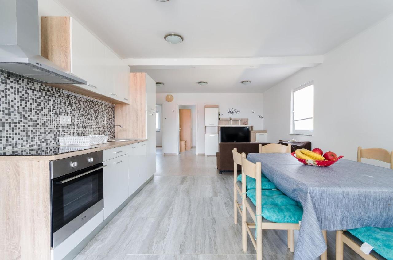Apartments Ester ロパール エクステリア 写真