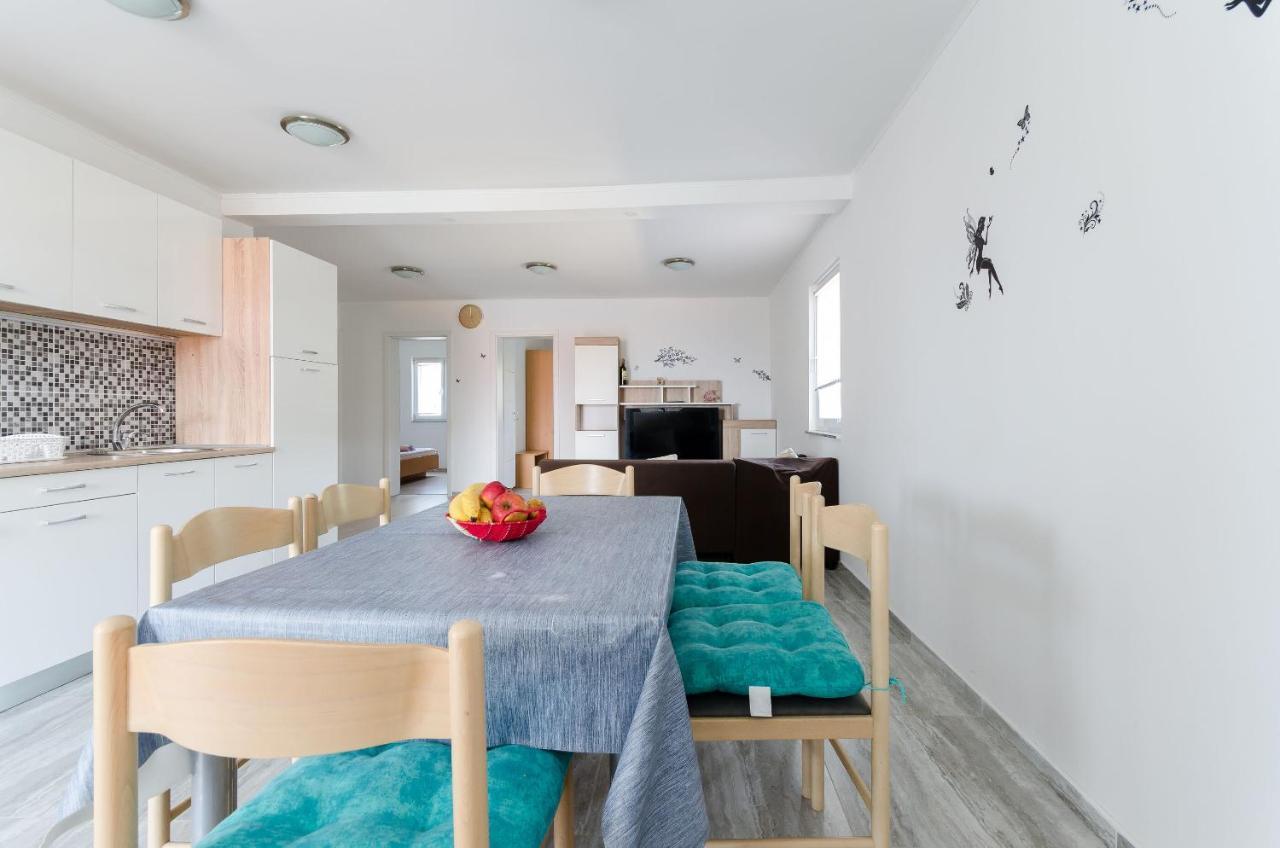 Apartments Ester ロパール エクステリア 写真