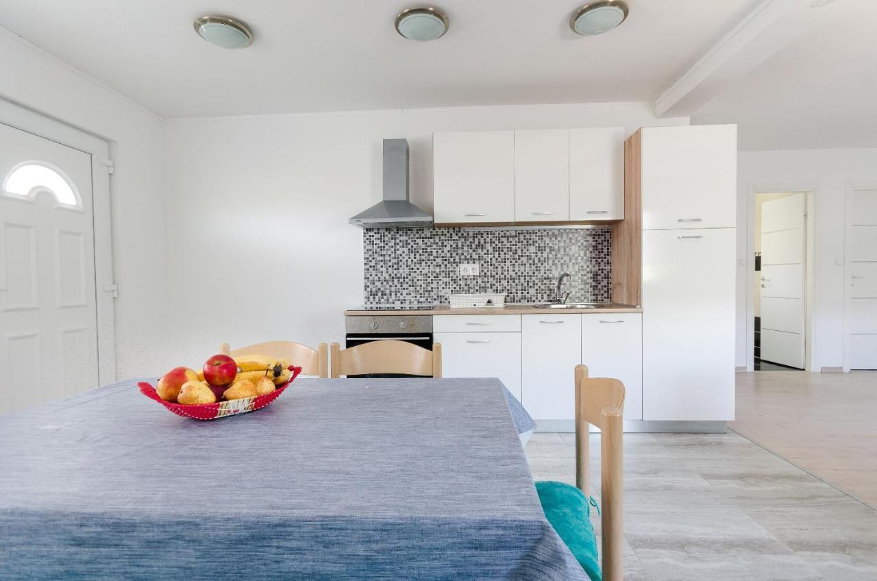 Apartments Ester ロパール エクステリア 写真