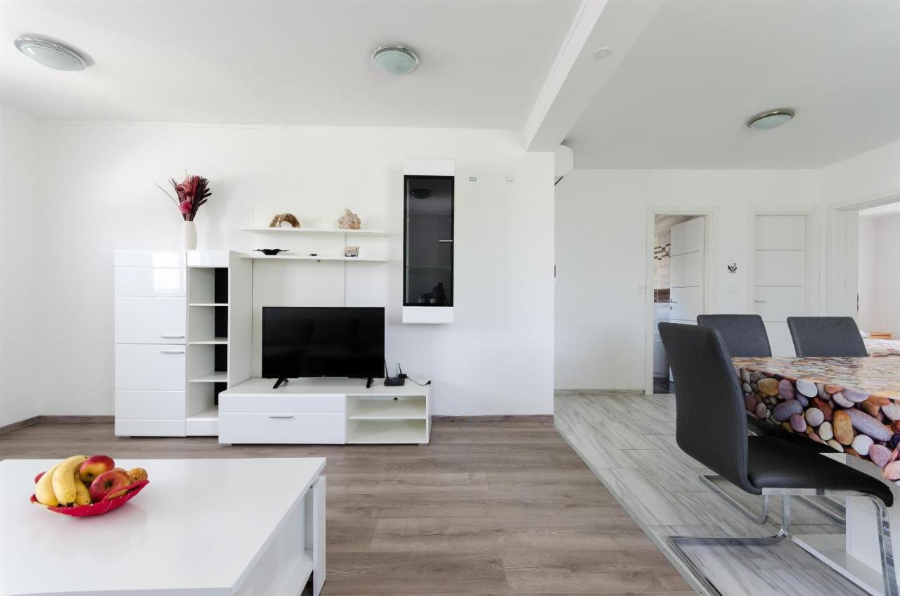 Apartments Ester ロパール エクステリア 写真