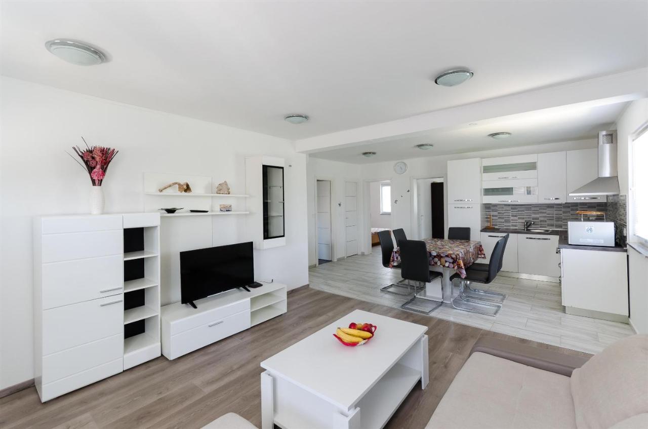 Apartments Ester ロパール エクステリア 写真