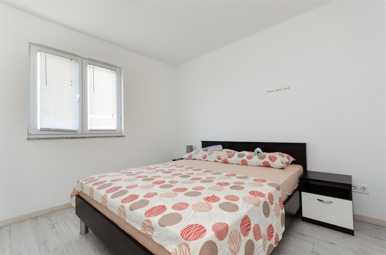 Apartments Ester ロパール エクステリア 写真