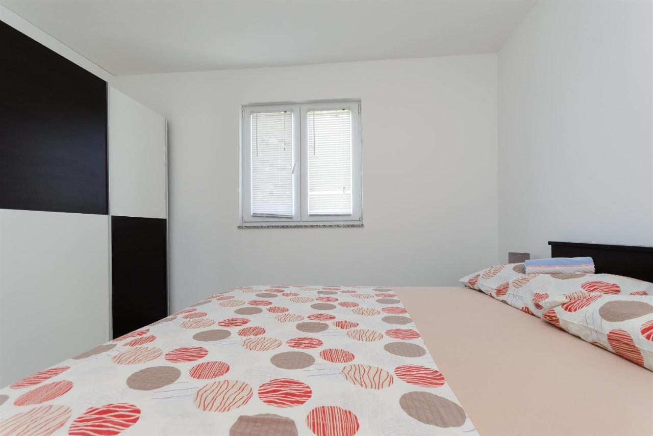 Apartments Ester ロパール エクステリア 写真